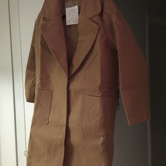 Beautiful camel coat! - Picture 7 of 7